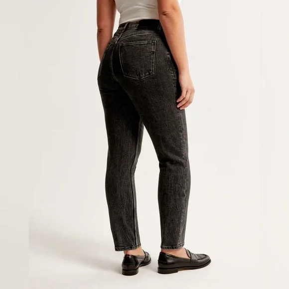 Abercrombie & Fitch Curve Love High Rise Mom Jean Black Women’s Size 27/4 Short - Picture 5 of 8